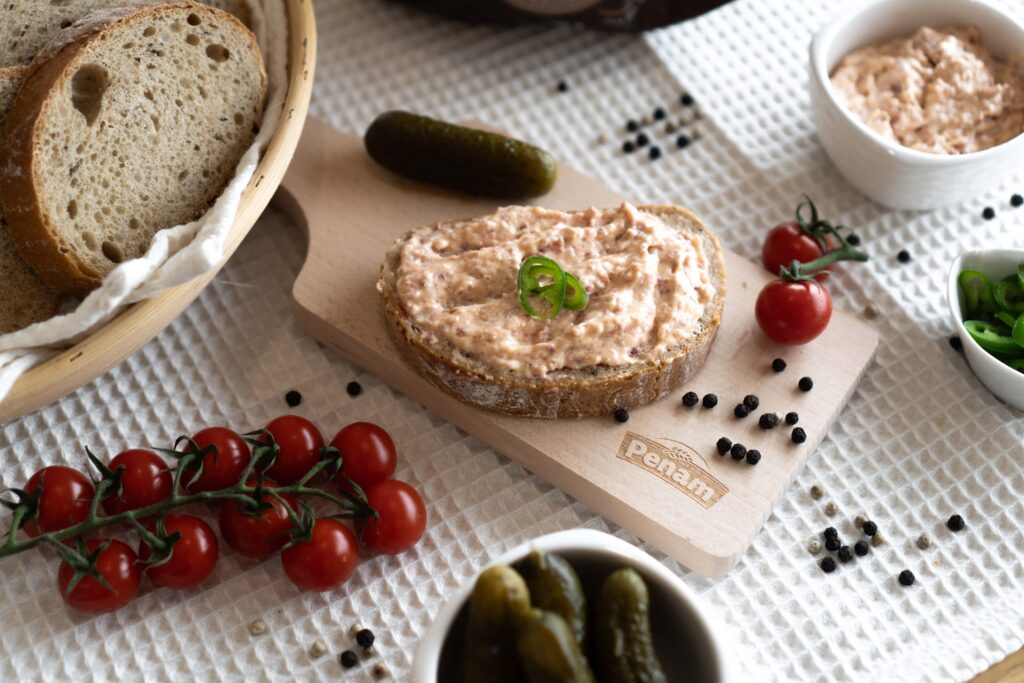 Chalupářský chléb s pomazánkou